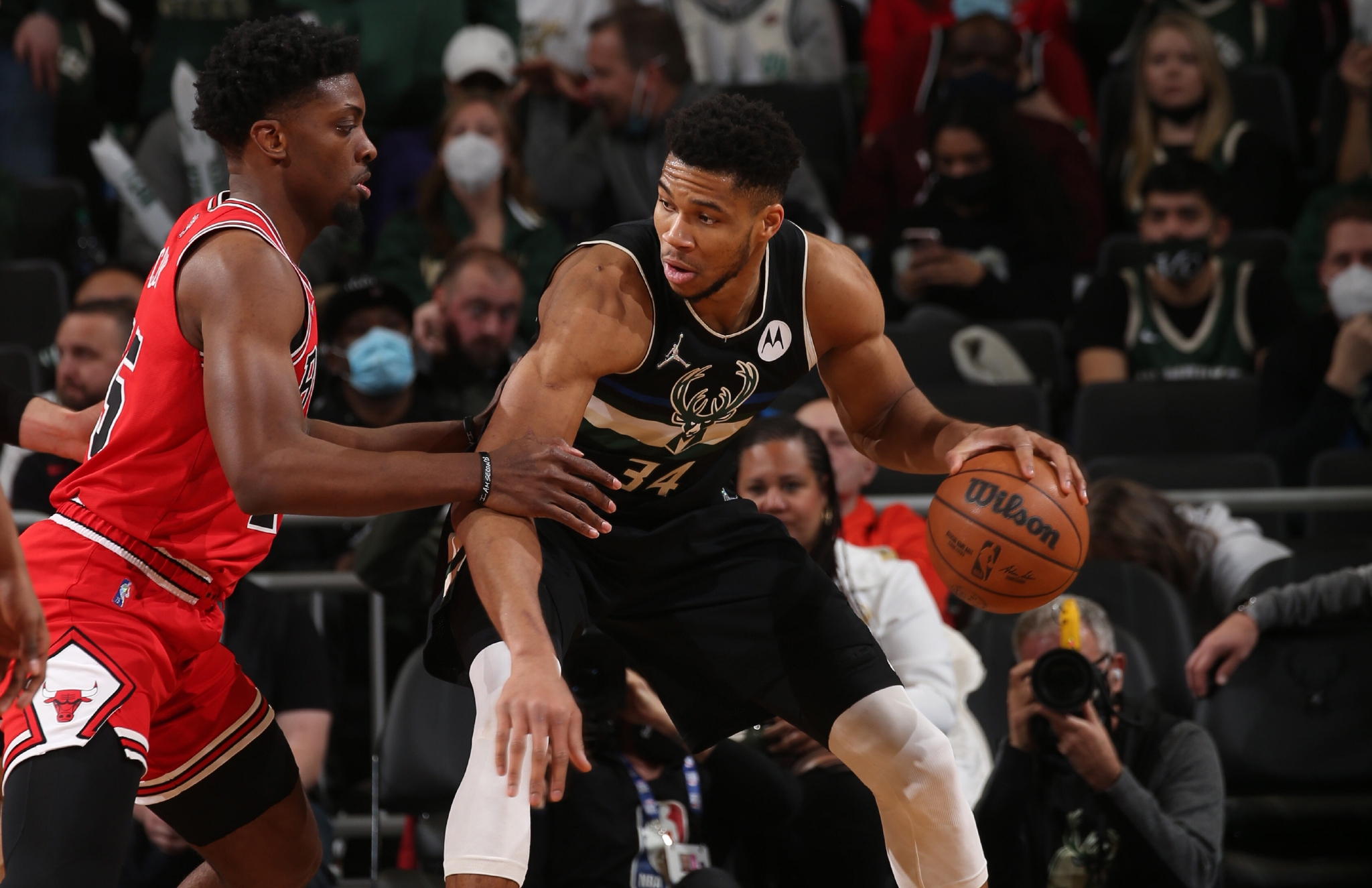 公牛险胜四川队，陶汉林关键制胜