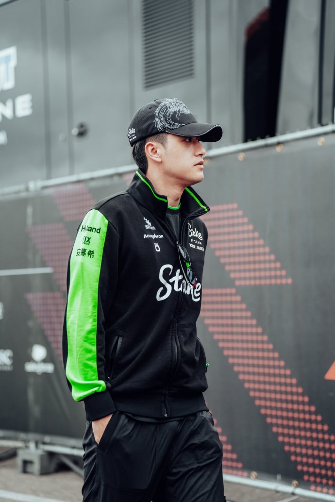 红牛二队轻取哈斯车队，周冠宇点燃赛场