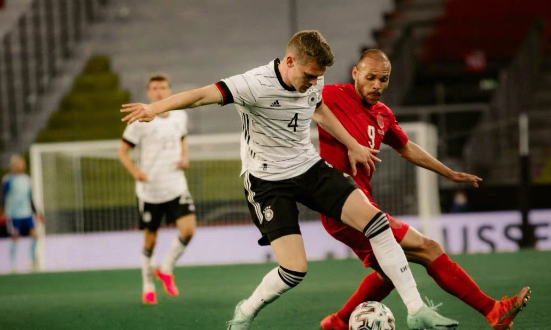 丹麦队碾压韩国队，黄鸭组合刷新纪录