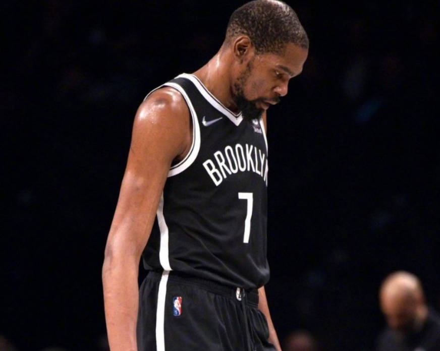 山东队横扫广东队，塔图姆点燃赛场