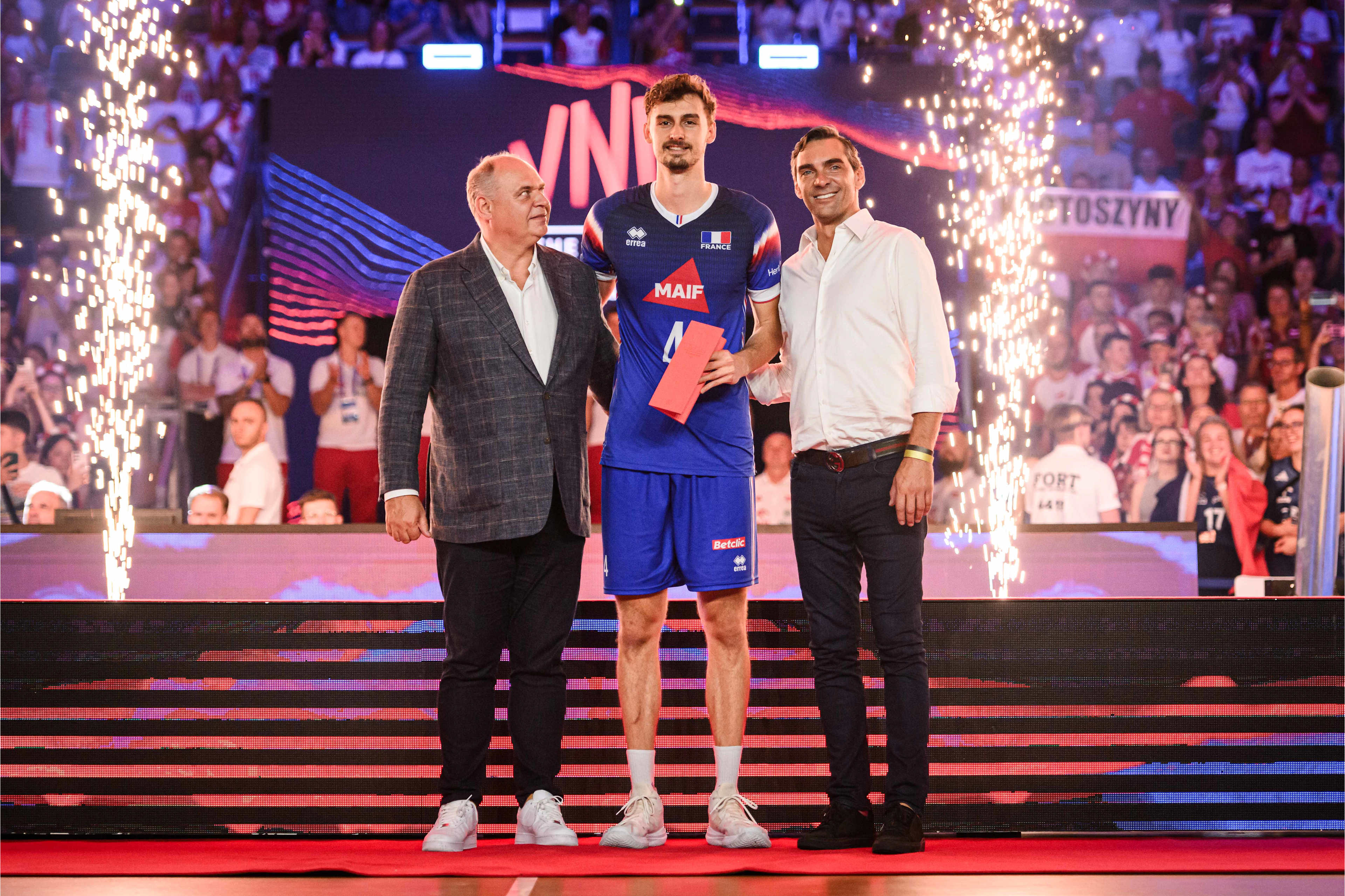 法国队横扫日本队，奥恰洛夫高光表现