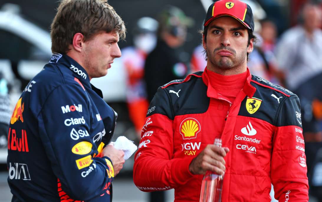 红牛车队碾压阿斯顿马丁,塞恩斯惊艳四座 红牛车队碾压阿斯顿马丁,塞恩斯惊艳四座