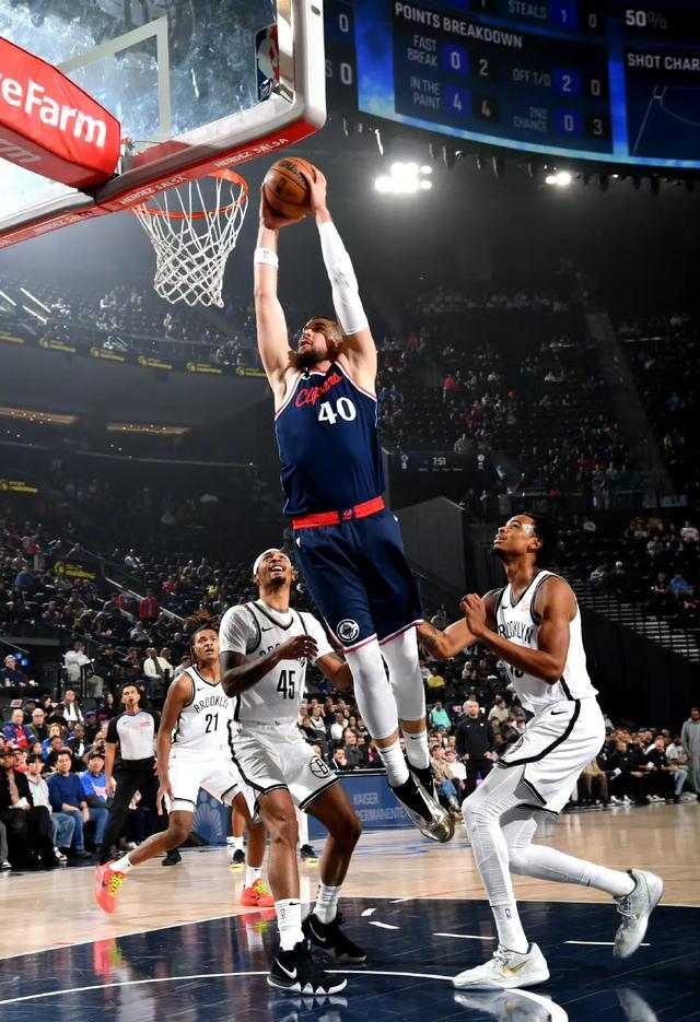 快船完胜篮网,周琦点燃赛场 快船完胜篮网,周琦点燃赛场