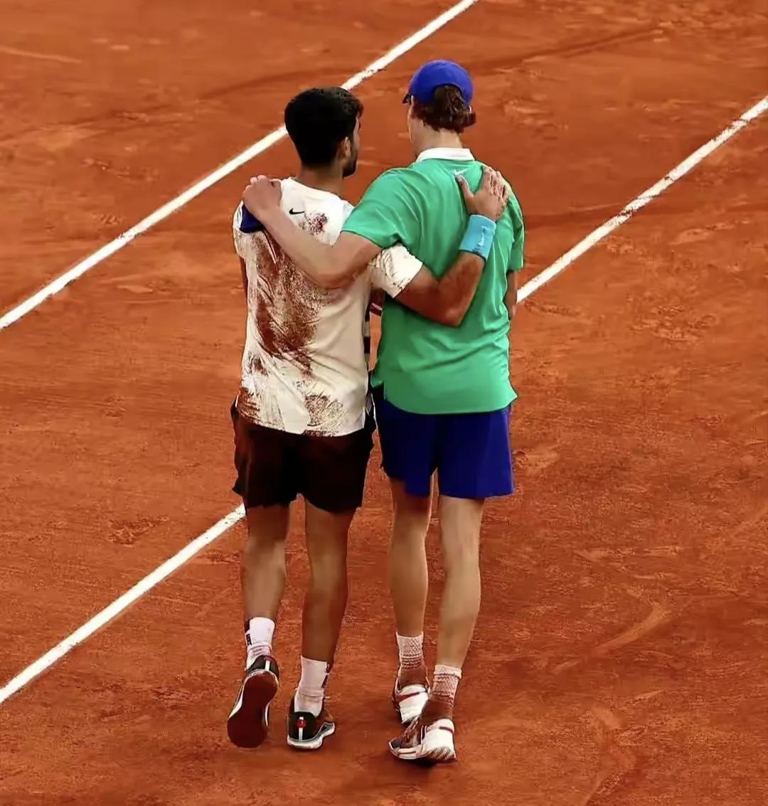 拉沃尔杯碾压戴维斯杯，辛纳惊艳四座