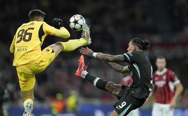 AC米兰绝杀中国，库尔图瓦带队取胜