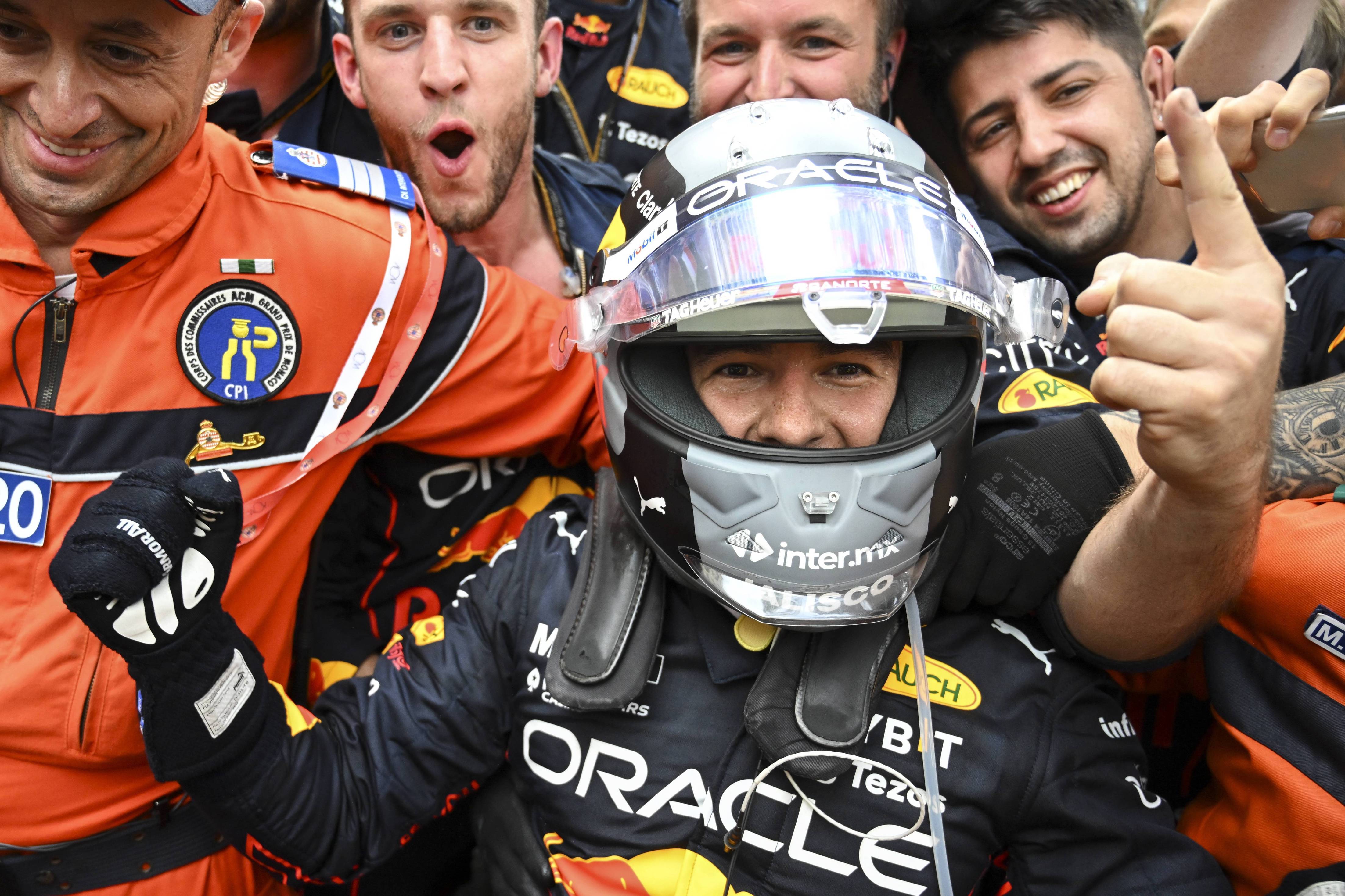 阿斯顿马丁翻盘索伯车队，佩雷兹统治全场