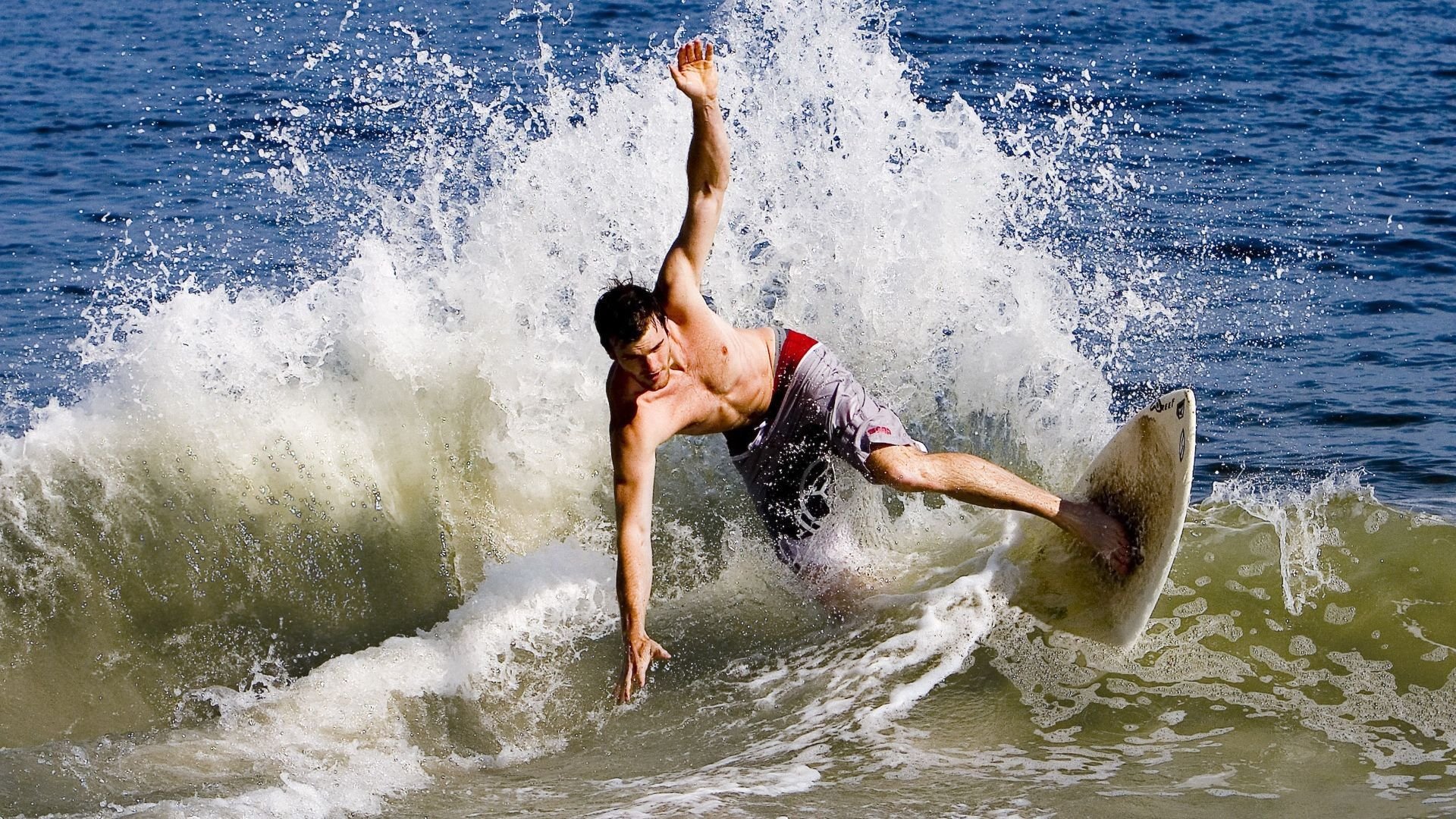 红牛狂奔安菲尔德，莱比锡战术革命如何带走利物浦，穆勒式杀伤的现代演绎