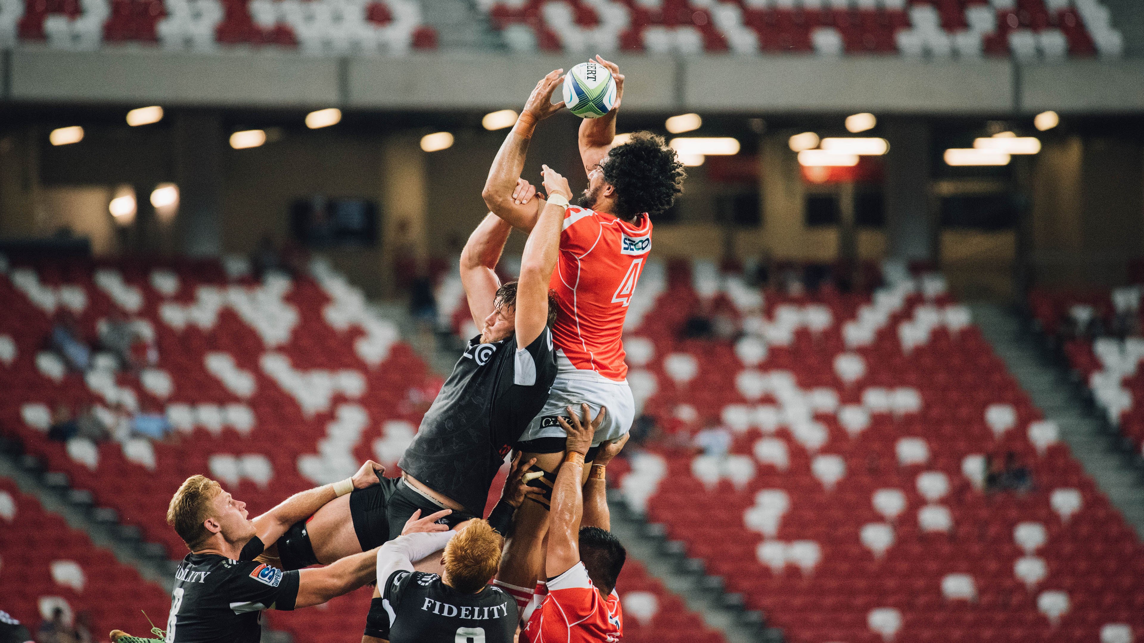 绿茵场外的翻盘，乌克兰援助巴萨背后，凯恩如何刷新足球的边界